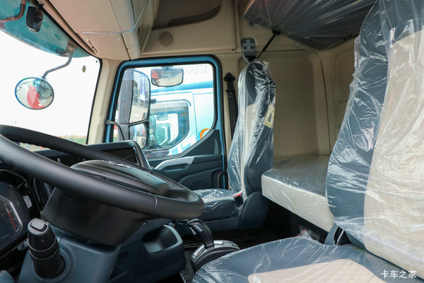 乘龙H7重卡 550马力 6X4 LNG自动档牵引车直降12万