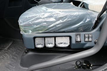 �������� ����H7�ؿ� 550���� 6X4 LNG�Զ���ǣ����(LZ4250H5DM3)ͼƬ