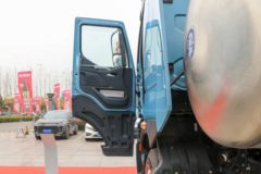 东风柳汽 乘龙H7重卡 550马力 6X4 LNG自动档牵引车(LZ4250H5DM3)