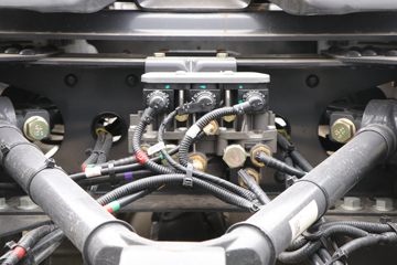 �������� ����H7�ؿ� 550���� 6X4 LNG�Զ���ǣ����(LZ4250H5DM3)ͼƬ