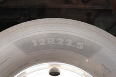 东风柳汽 乘龙H7重卡 550马力 6X4 LNG自动档牵引车(LZ4250H5DM3)