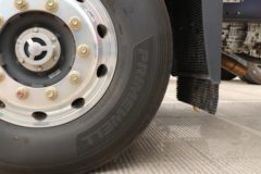 东风柳汽 乘龙H7重卡 550马力 6X4 LNG自动档牵引车(LZ4250H5DM3)