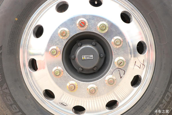 乘龙H5 270马力 4X2 6.8米载货车最高优惠0.8万!
