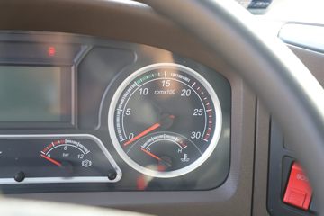 �������� ����L3 180���� 4X2 4.2����ж��ͼƬ