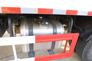 �������� ����L3 180���� 4X2 4.2����ж��ͼƬ