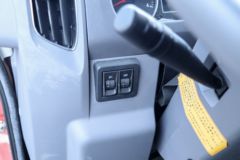 福田 时代领航ES5 220马力 6X2 6.8米排半栏板载货车(BJ1244VNPFB-01)