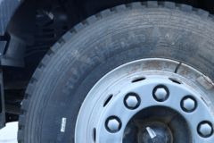 福田 时代领航ES5 220马力 6X2 6.8米排半栏板载货车(BJ1244VNPFB-01)