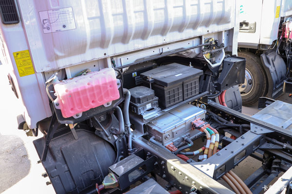 100.27度大电量，福田轻卡厢式电动货车，三电质保6年30万公