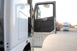 E700&nbsp;电动牵引车驾驶室图片