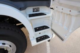 E700&nbsp;电动牵引车驾驶室图片