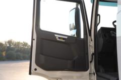 徐工重卡 E700 6X4 换电式纯电动牵引车(XGA4255BEVWC1A)350.07kWh