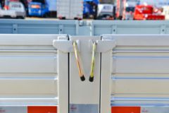 福田奥铃 玉兔Ⅲ 158马力 3.83米AMT自动档排半栏板轻卡(BJ1048V9JDA-AB4)