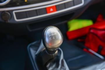 ���� ��X1 2.2L 95���� CNG˫ȼ�� 3.95�׵�����ʽ�Ῠ(KMC5040XXYNG318D6)ͼƬ