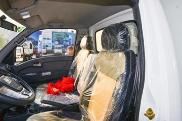 ���� ��X1 2.2L 95���� CNG˫ȼ�� 3.95�׵�����ʽ�Ῠ(KMC5040XXYNG318D6)ͼƬ