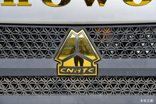 重气十吨王,大马力,大后桥,宽轮距,黄牌上路行驶更安全。