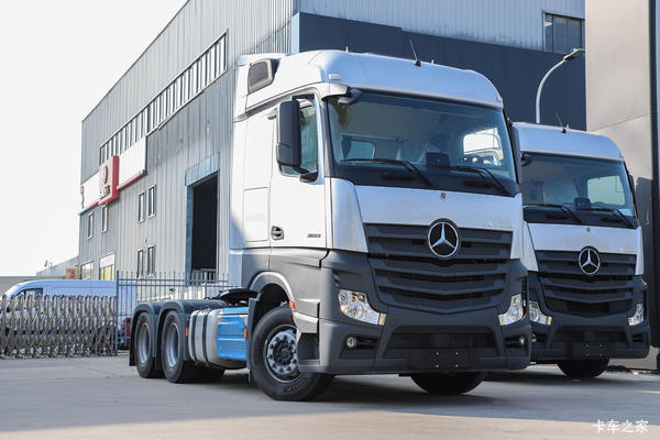 奔驰 Actros 重卡 530马力 6X4 牵引车(国六)