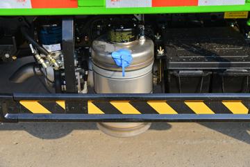 ���� ����M1 130���� 4X2 3.2����ж��(����)(KMC3041SA268DP6)ͼƬ