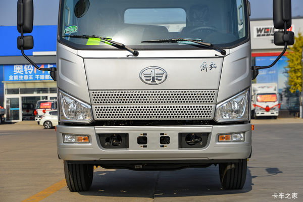 解放 J6F C版重载版 170马力 3.78米排半仓栅式轻卡