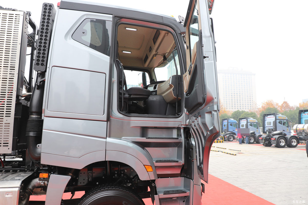  K7ؿ 630 6X6 AMTԶǣ(HFC4252P1K8F42S)ʻ                                               