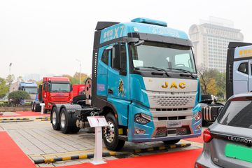 江淮 星耀X7重卡 530马力 6X4 LNG自动档牵引车(HFC4254P1N8E42S)