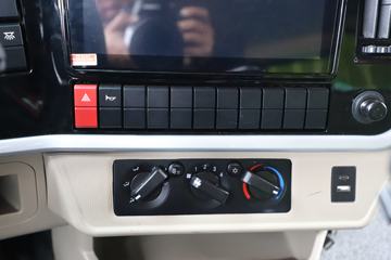 ���� �����A6 PLUS 240���� 4X2 6.8�ײ�դʽ�ػ���ͼƬ