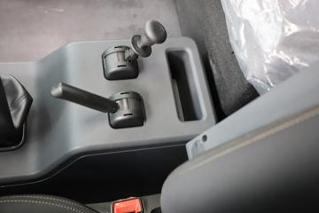 ���� ��ҫX5�ؿ� 500���� 6X4 LNGǣ����ͼƬ