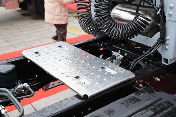 ���� ��ҫX5�ؿ� 500���� 6X4 LNGǣ����ͼƬ