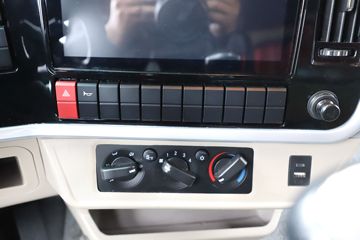 ���� �����A6 PLUS 240���� 4X2 9.8����������ʽ�ػ���ͼƬ