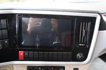 ���� �����A6 PLUS 240���� 4X2 9.8����������ʽ�ػ���ͼƬ