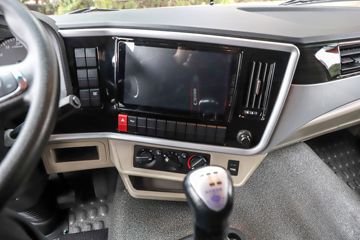 ���� �����A6 PLUS 240���� 4X2 9.8����������ʽ�ػ���ͼƬ