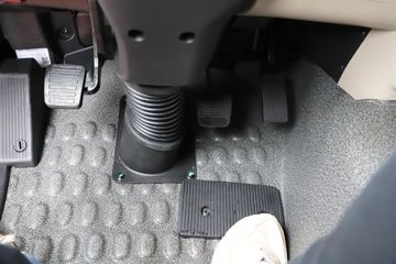 ���� �����A6 PLUS 240���� 4X2 9.8����������ʽ�ػ���ͼƬ