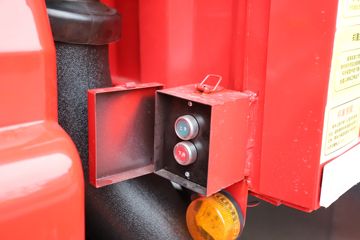 ���� �����A6 PLUS 240���� 4X2 9.8����������ʽ�ػ���ͼƬ