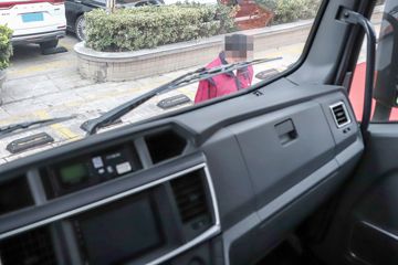 ���� ��ԽJ3 220���� 4X2 4����ж��ͼƬ