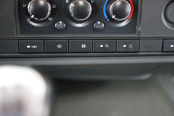 ���� ��ԽJ3 220���� 4X2 4����ж��ͼƬ