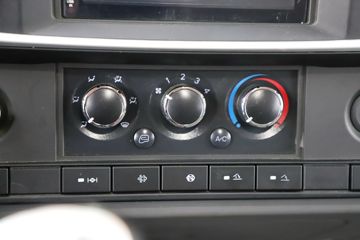 ���� ��ԽJ3 220���� 4X2 4����ж��ͼƬ