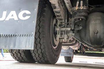 ���� ��ԽJ3 220���� 4X2 4����ж��ͼƬ