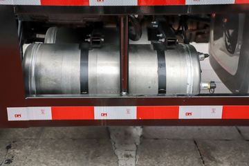 ���� ��ԽJ3 220���� 4X2 4����ж��ͼƬ