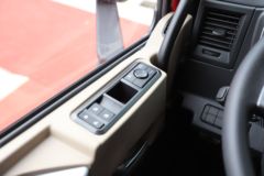 江淮 格尔发A5XⅢ中卡 300马力 4X2 9.8米AMT自动档翼开启厢式载货车(HFC5181XYKP2K2A70S)