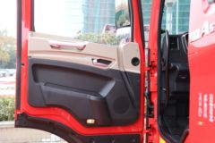 江淮 格尔发A5XⅢ中卡 300马力 4X2 9.8米AMT自动档翼开启厢式载货车(HFC5181XYKP2K2A70S)