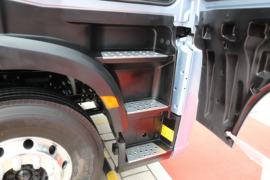 星耀X7&nbsp;牵引车驾驶室                                               图片