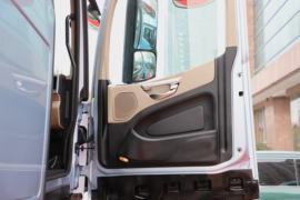 星耀X7&nbsp;牵引车驾驶室                                               图片