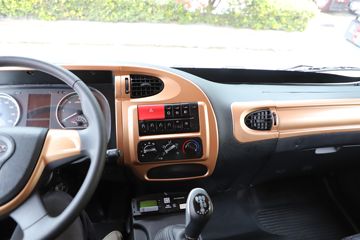 ���� �����A5LIII�п� 245���� 4X2 10����������ʽ�ػ���ͼƬ