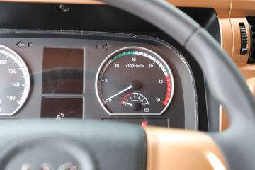 ���� �����A5LIII�п� 245���� 4X2 10����������ʽ�ػ���ͼƬ