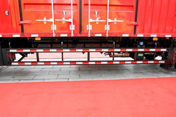���� �����A5LIII�п� 245���� 4X2 10����������ʽ�ػ���ͼƬ