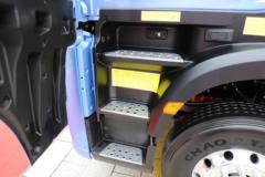 江淮 格尔发 星耀X7 520马力 8X4 9.3米AMT自动档冷藏车(HFC5324XLCP1K6H43S)