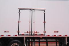 江淮 格尔发 星耀X7 520马力 8X4 9.3米AMT自动档冷藏车(HFC5324XLCP1K6H43S)