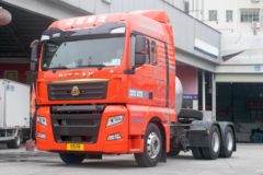 中国重汽 汕德卡SITRAK G7S重卡 530马力 6X4 LNG自动档牵引车(带液缓)