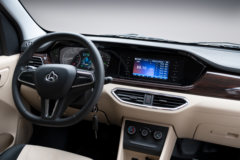 长安跨越 跨越星V5 豪华版 2.5T 7座 4.495米纯电动多用途乘用车41.86kWh