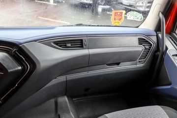 һ����� J6V 510���� 8X4 9.4��LNG��դʽ�ػ���(CA5310CCYP66M25L7T4E6)ͼƬ