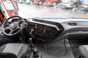 һ����� J6V 510���� 8X4 9.4��LNG��դʽ�ػ���(CA5310CCYP66M25L7T4E6)ͼƬ